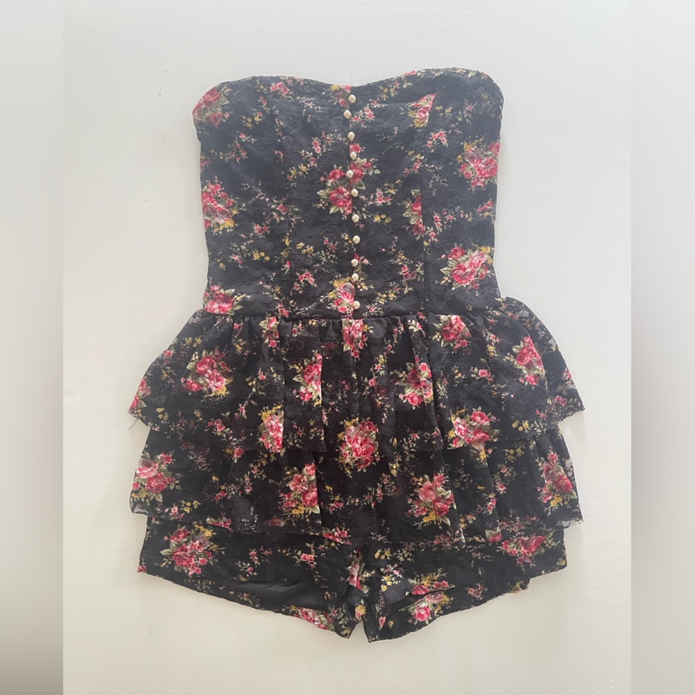 Lacy Floral Strapless Stretchy Romper w Ruffle Shorts M